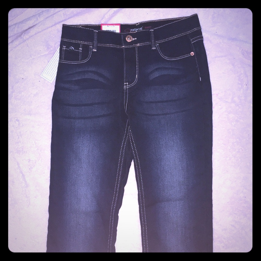 Dark Wash Skinny Jeans (NEVER WORN)